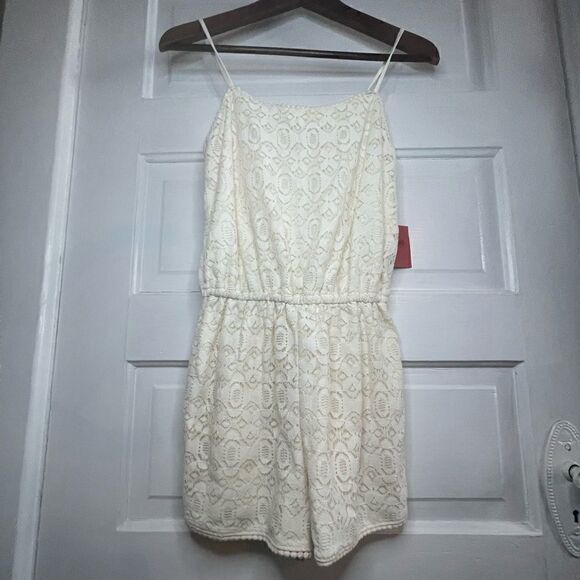Massimo NWT’s Cream Lace Floral Romper w/ Adjustable Straps - Picture 2 of 10